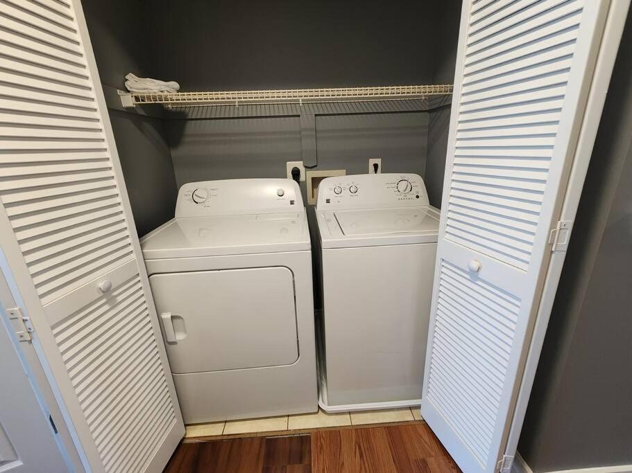The Grey Escape-close To Waterpark & Casinos Holiday home *