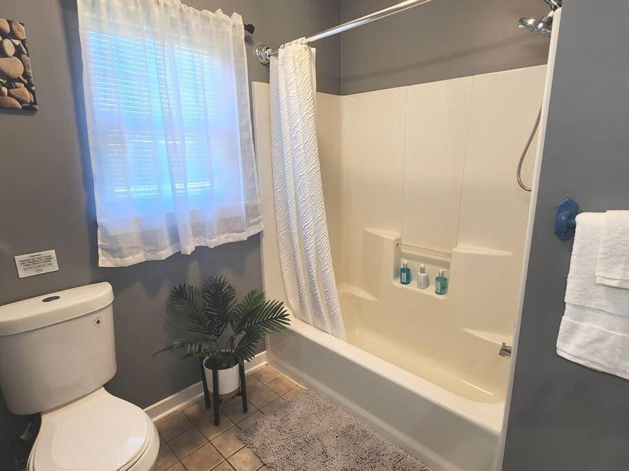 Holiday home The Grey Escape-close To Waterpark & Casinos *