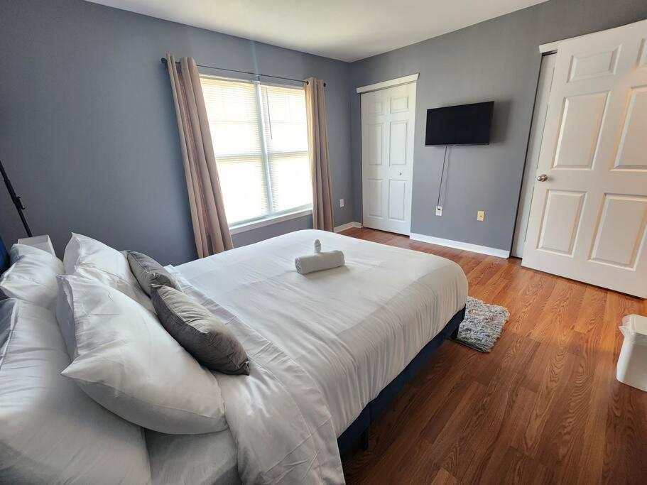 The Grey Escape-close To Waterpark & Casinos Holiday home