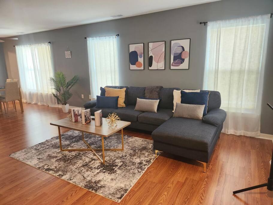 Holiday home The Grey Escape-close To Waterpark & Casinos *